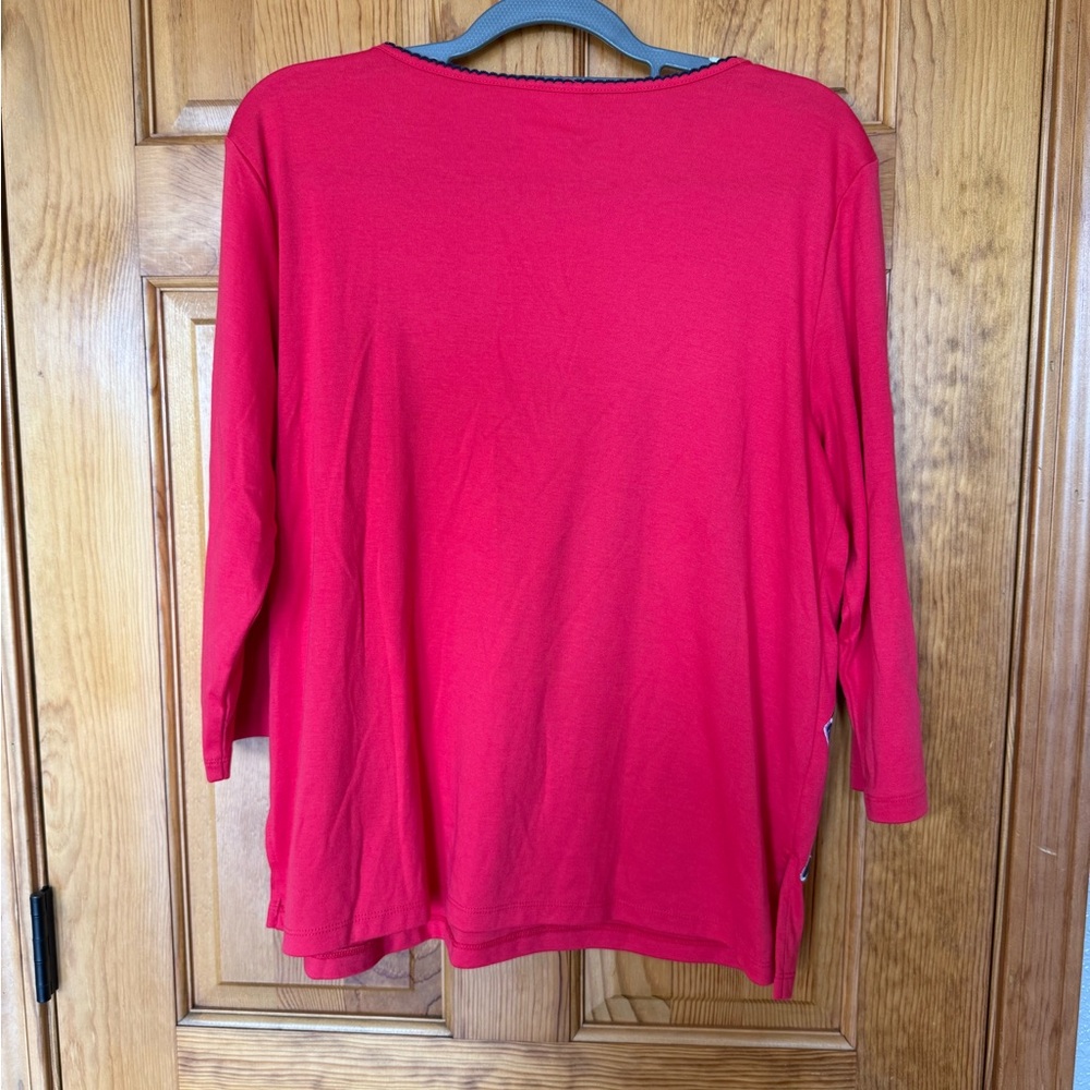 Alfred Dunner Red Top with Navy and White Floral Accents size Medium - Picture 5 of 5